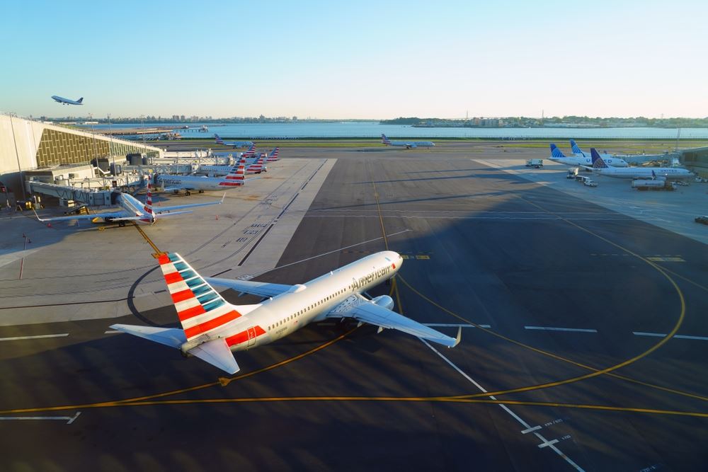 Plane on LaGuardia Airport runway 