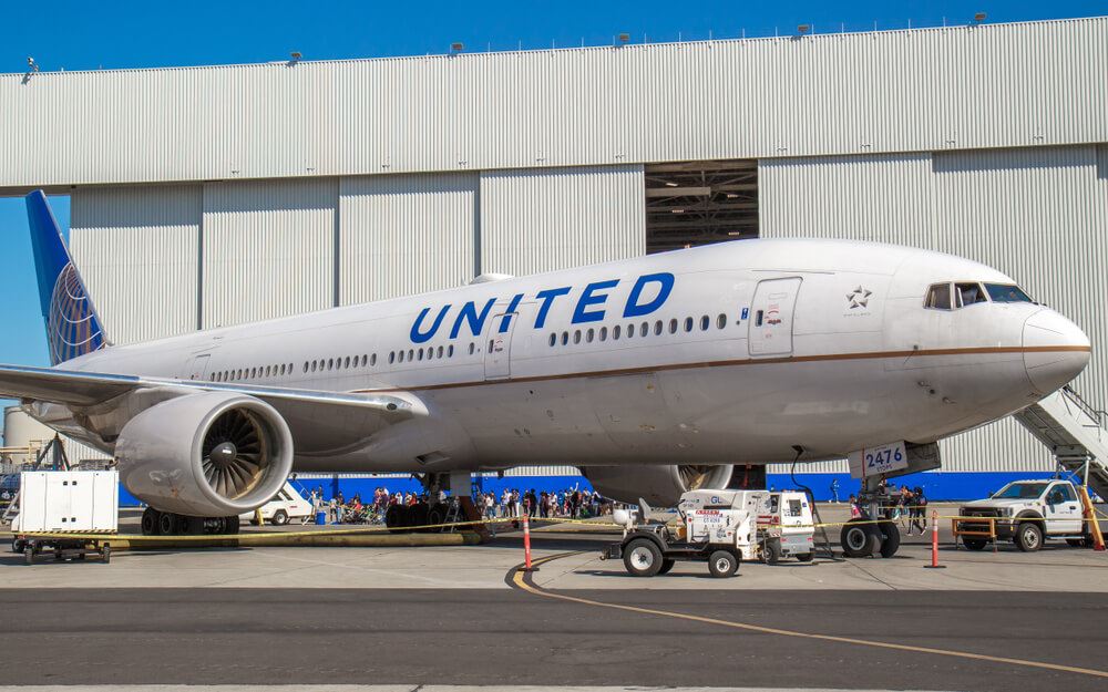 United Airlines 777 California 
