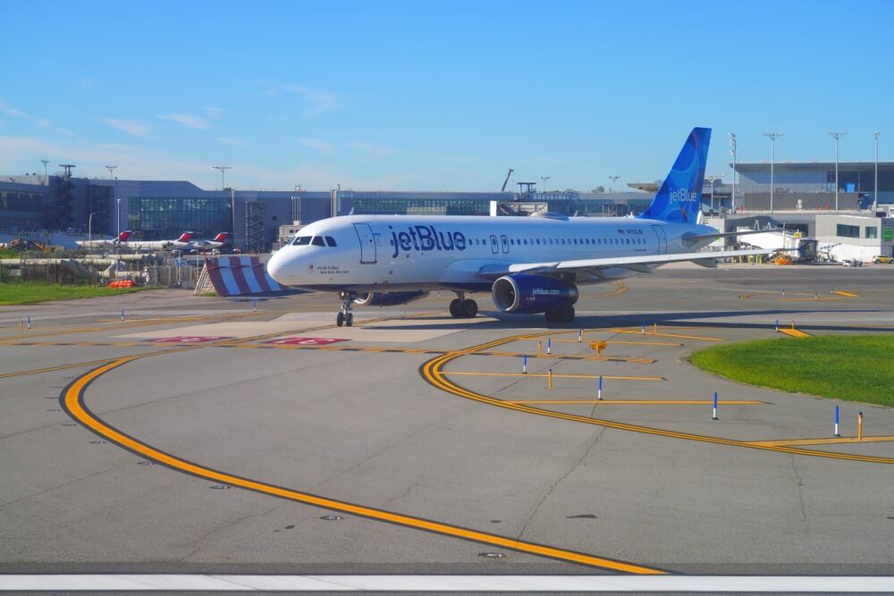 jetBlue plane landing at LaGuardia Airport in new york 