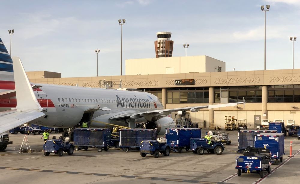 American Airlines Rushing to Find Pilots After Computer Glitch Threatens Holiday Travel