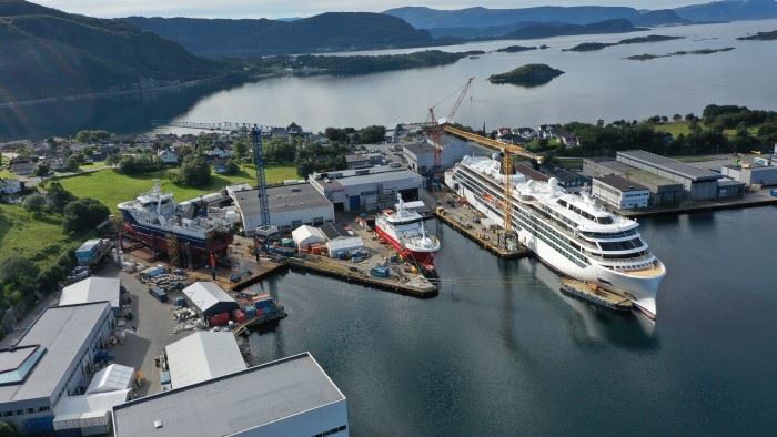 Viking Polaris docked at the VARD shipyard in Norway