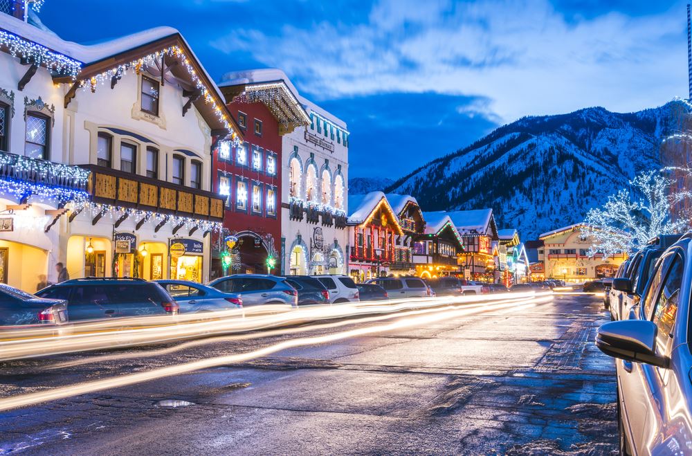 the-10-most-festive-christmas-towns-in-the-u-s-for-2019