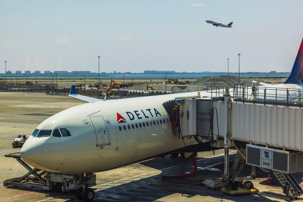 Delta Air Lines plane at JFK waiting to board passengers 