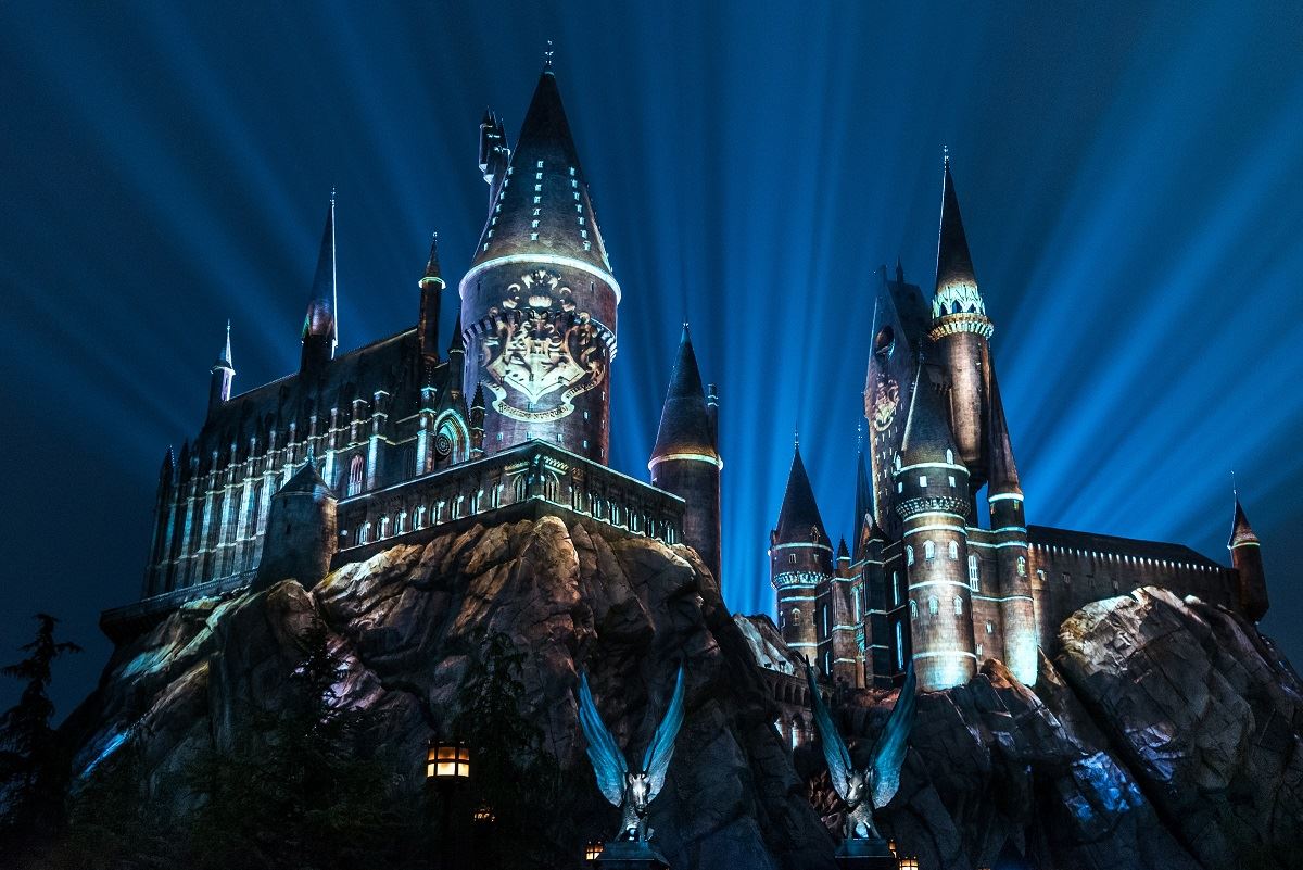 Universal Orlando Brings Light Show to Hogwarts Year-Round