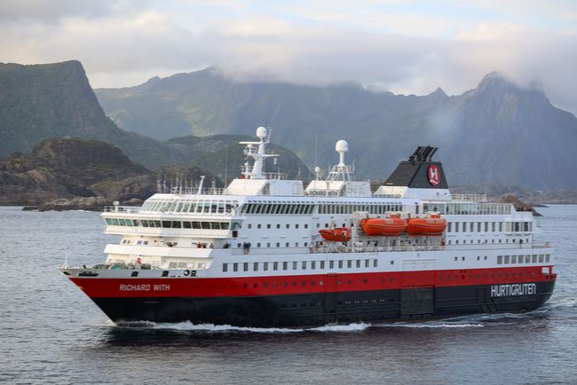 Hurtigruten Opens Black Friday Sales Early, Exclusively to Travel Advisors