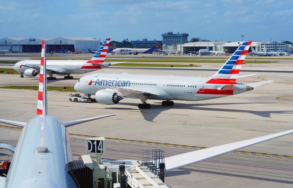 American Airlines planes on tarmac 
