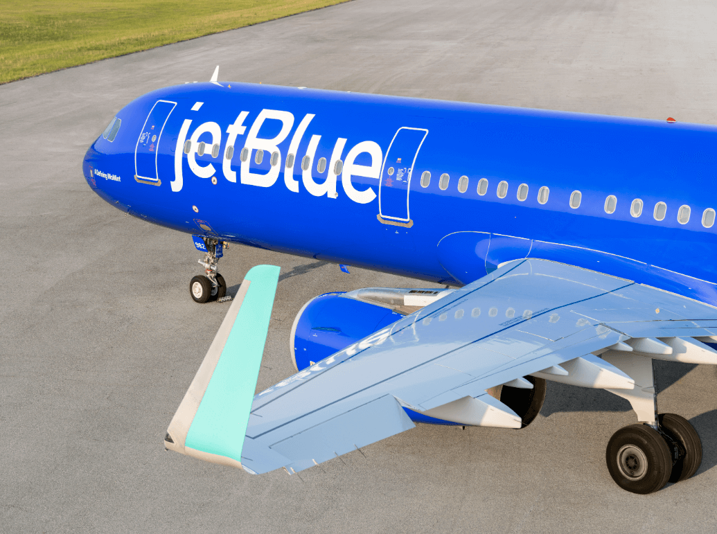 Sideview of JetBlue's new logo on one of its Airbus aircraft 