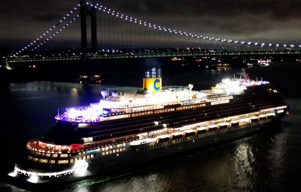 carnival venezia sailing under the verrazano bridge into new york city