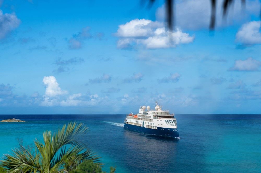 ocean explorer cruise ship vantage travel