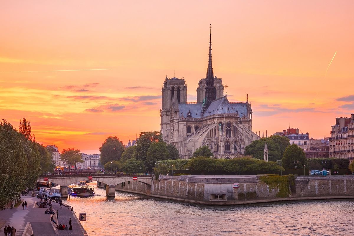 Travel Advisors Mourn Over Notre Dame Fire