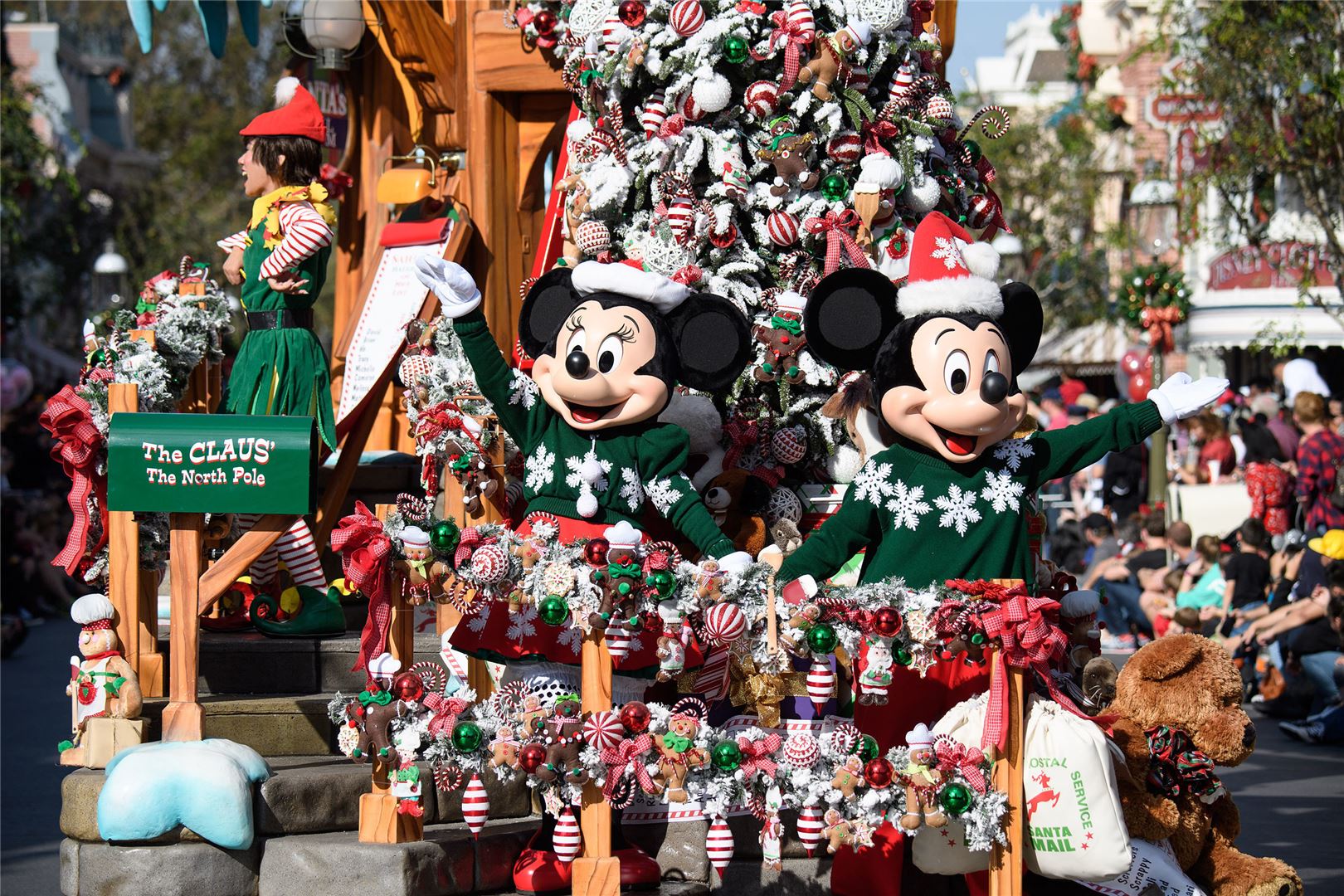 Disneyland Readies for the Holiday Season