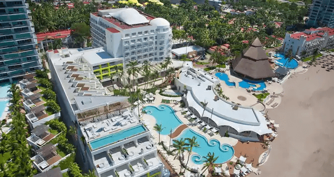 Hilton Signs Three Beachfront Resorts in Mexico