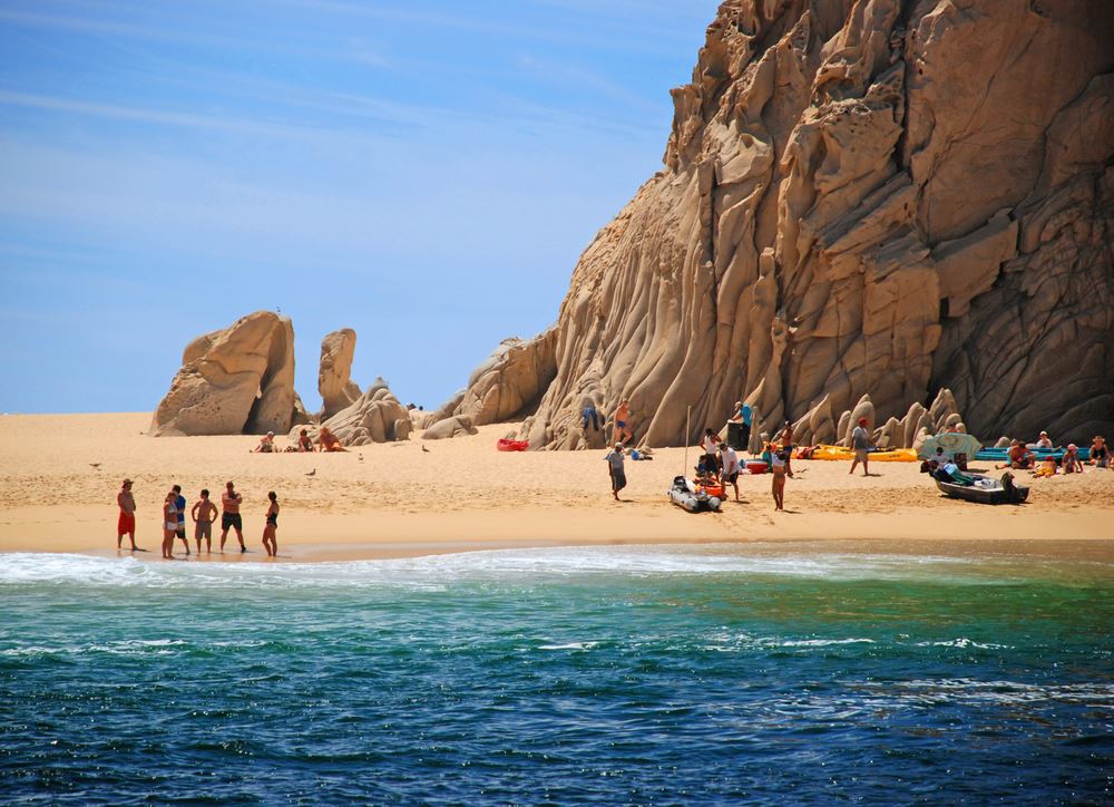 A Year Later, Los Cabos Tourists Have Forgotten 2017’s Headlines