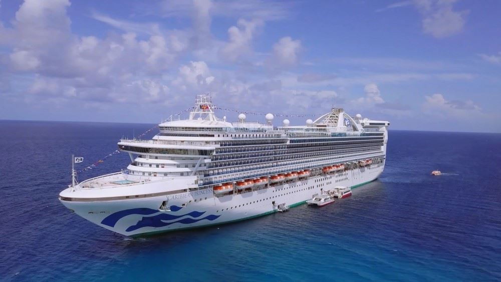 caribbean princess cruise ship at sea