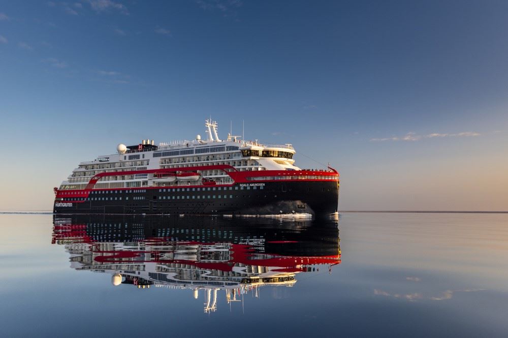 hurtigruten's roald amundsen cruise ship