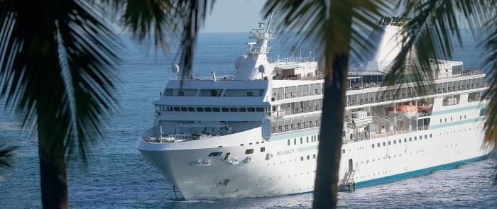 paul Gauguin cruise ship in tahiti