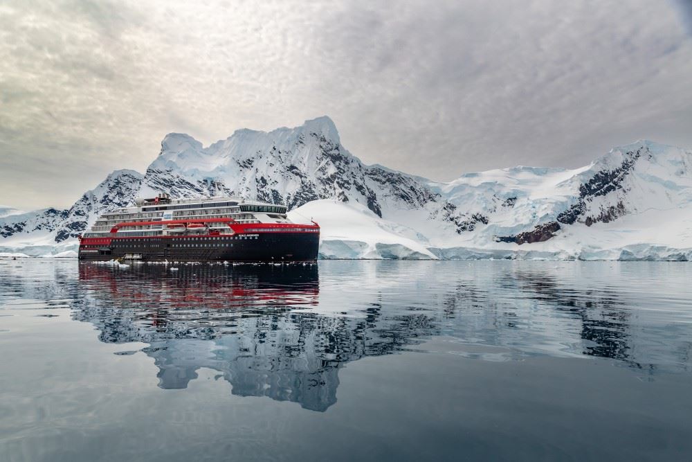 hx hurtigruten expeditions' roald amundsen cruise ship in antarctica 