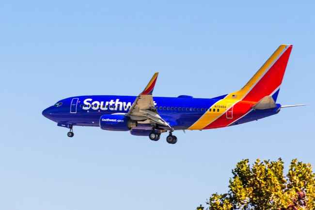 Southwest, Alaska Airlines Extend Open Middle Seat Policy