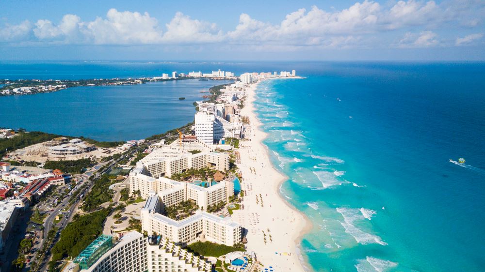 American Travel Agent Living in Cancun Says City Is Safe