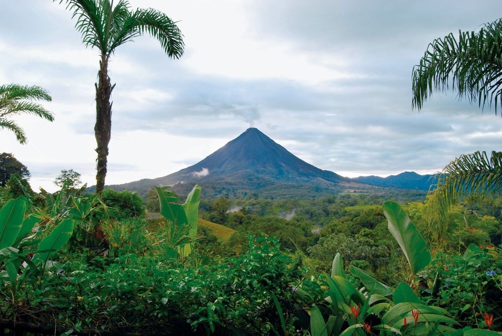 costa rica's arenal volcano