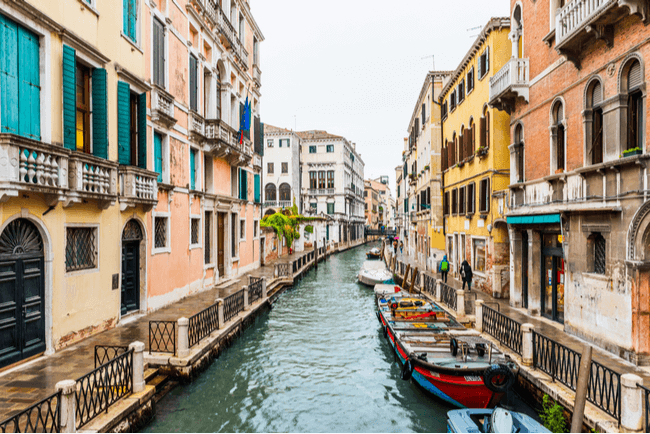 Italy Tightens Entry Requirements for American and Canadian Travelers