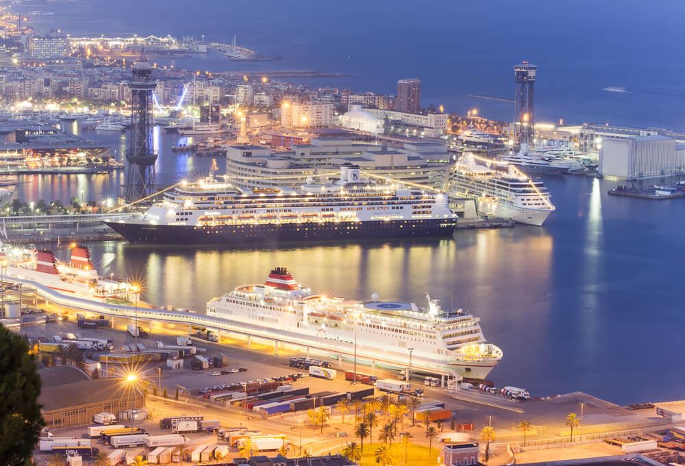 Cruise ships in the port of Barcelona 