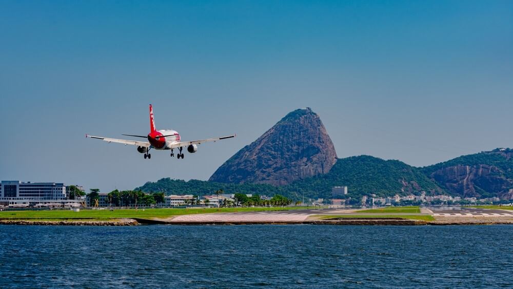Plane landing at Rio de Janeiro airport 