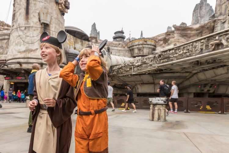 Disneyland to Introduce Virtual Queuing System at Galaxy’s Edge