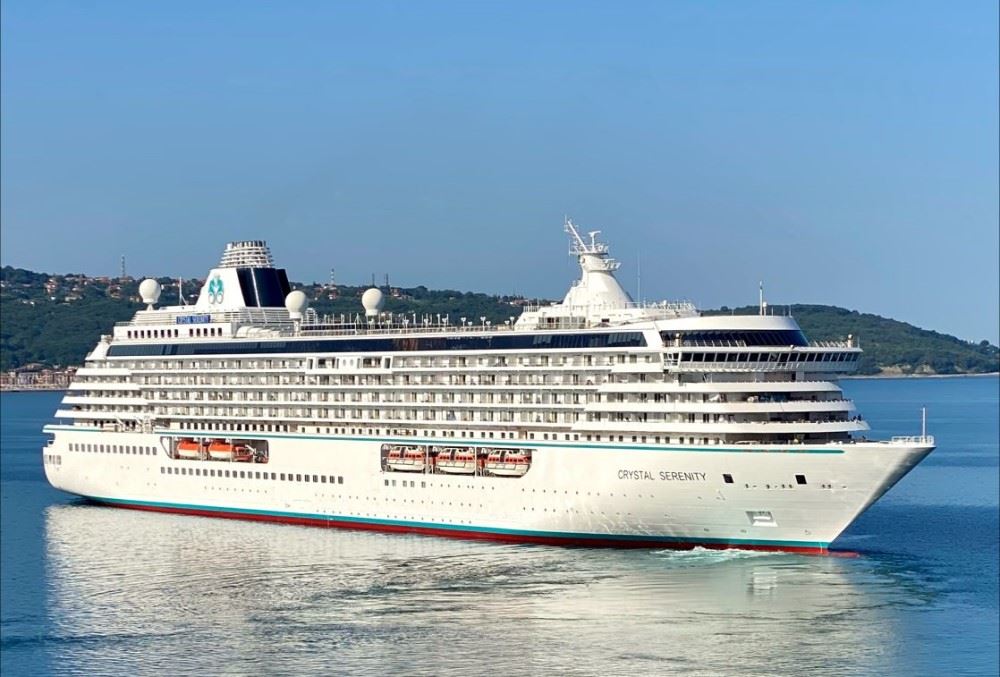 crystal serenity cruise ship at sea