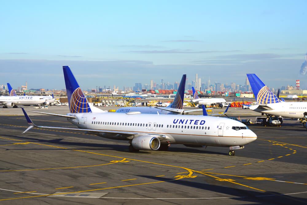 Newark Liberty Airport planes on runway 