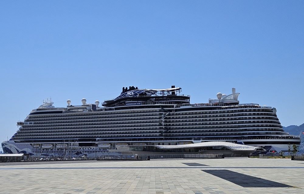 norwegian viva docked in salerno italy