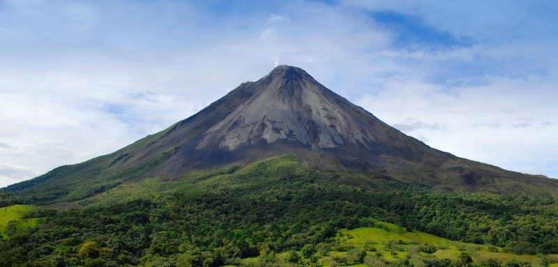 costa rica's arenal volcano