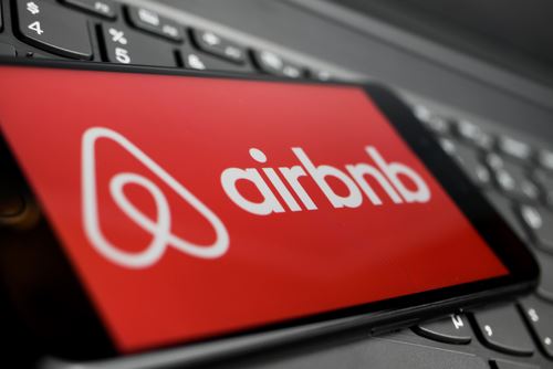 Video: Why This Travel Agent Doesn't Book AirBnb